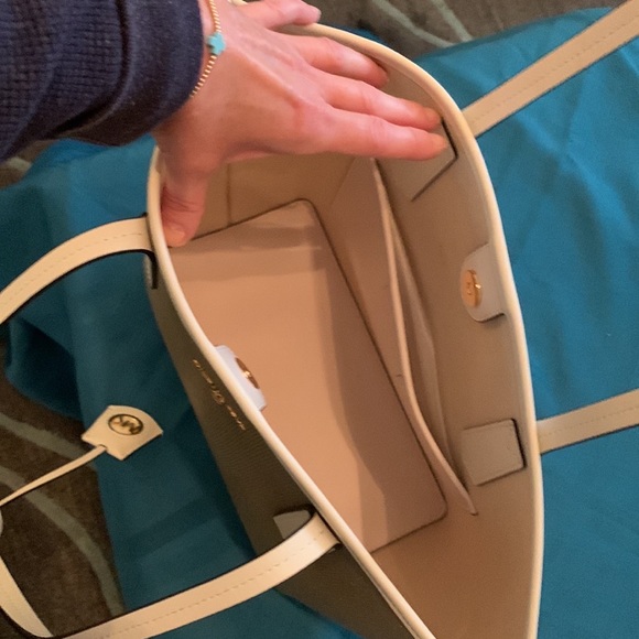 FINAL CHANCE!⭐️NWT, GORGEOUS MICHAEL KORS TOTE⭐️PRICED TO SELL ‼️ - Picture 12 of 16